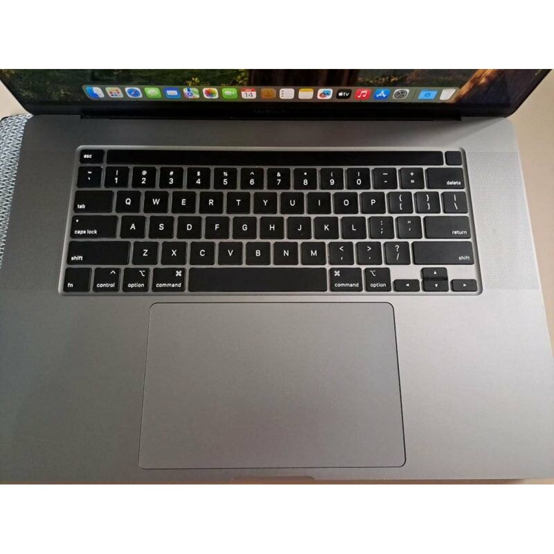 Macbook Pro 16 Inch 2019 - Space Gray - Image 2