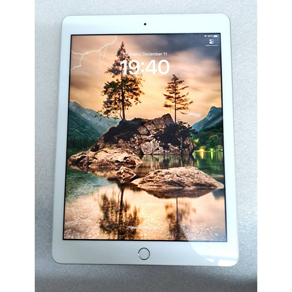Apple iPad 5th Gen Wi-Fi 32GB – Silver - Image 2