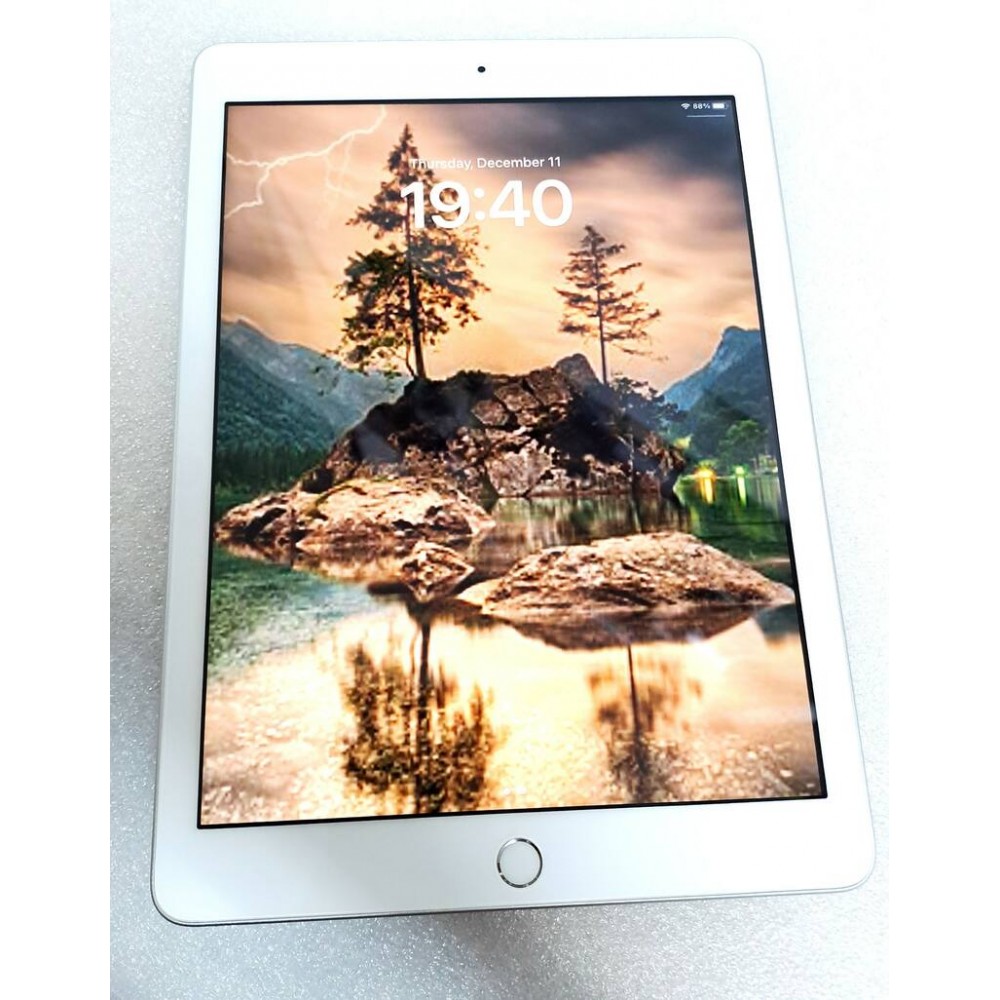 Apple iPad 5th Gen Wi-Fi 32GB – Silver - Image 3