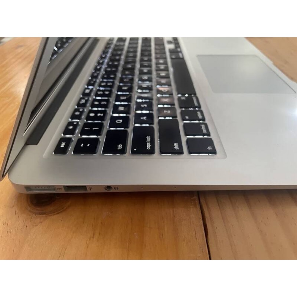 Apple MacBook Air 13-Inch (2015) 256GB – Silver - Image 7