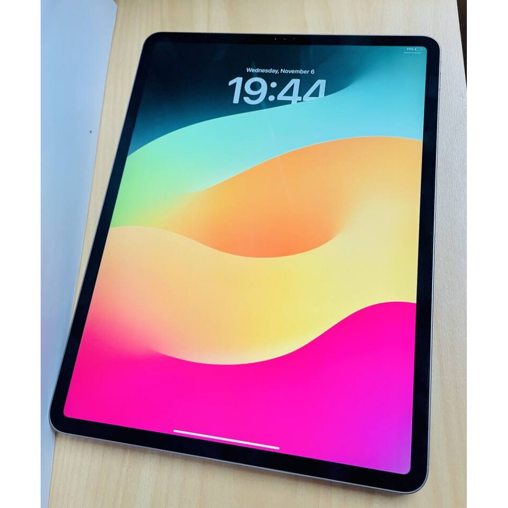 Apple iPad Pro 12.9" (3rd Gen) – 256GB – Wi-Fi & Cellular - Image 2