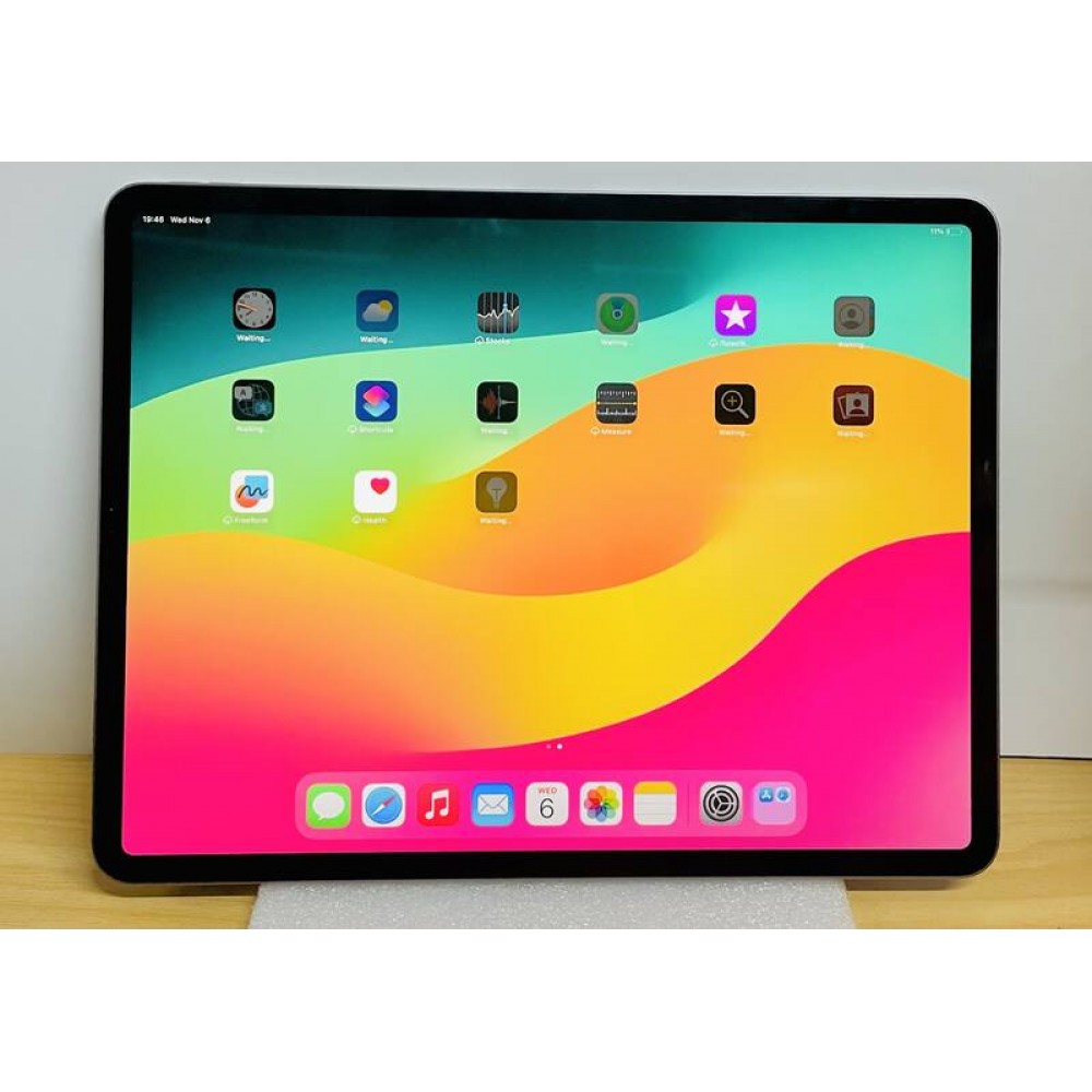 Apple iPad Pro 12.9" 3rd Gen 256GB Wi-Fi + Cellular (A1895) – FREE Keyboard Case – Like New - Image 4
